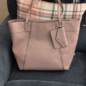 🍀3/$25 SALE🍀Nine West Blush Embossed Tote